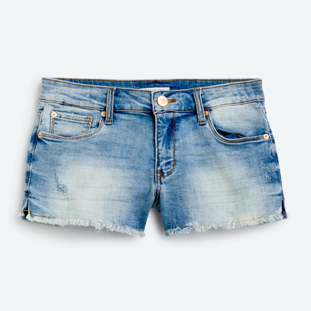 STS BLUE.  STS Blue
Eleonora Distressed Fray Hem Denim Short with side slit